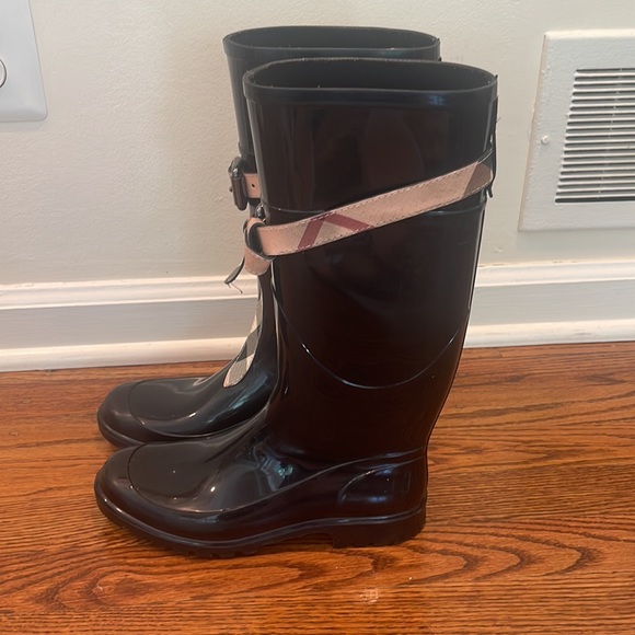 Burberry Rainboots Size 37 - Picture 2 of 4